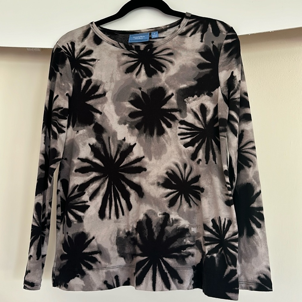 Simply Vera / Vera Wang Long sleeve Shirt .Super Soft and Comfortable!